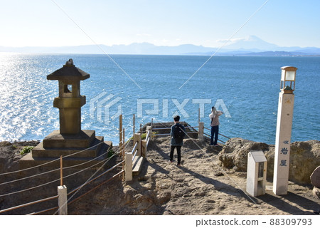 神奈川縣藤澤市江之島芝後淵、相模灣和富士山 88309793
