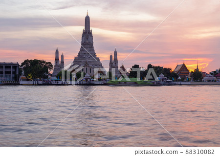 Wat Arun, Temple of Dawn and the Chao Phraya River, Bangkok, Thailand Wat Arun, Temple of Dawn and the Chao Phraya River, Bangkok, Thailand 88310082