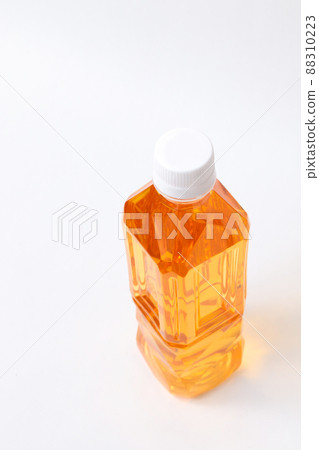 Drinking water, drinks, white background, brown, PET bottles, drinks, drinks, hydration, hydration, beverages 88310223