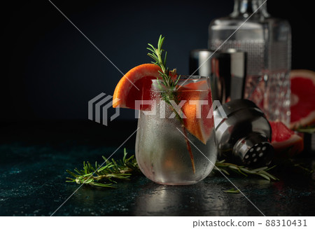 Cocktail gin tonic with ice, grapefruit, and rosemary. 88310431