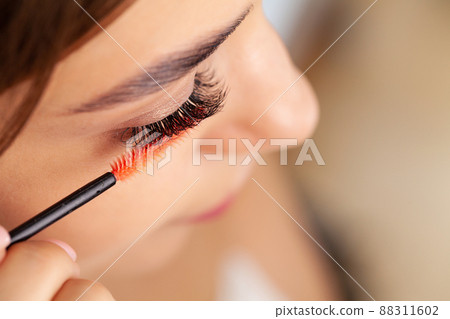 Beautiful young woman doing make up in her bathroom. 88311602