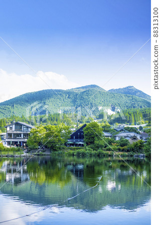 Fresh green Yufuin Kinka Lake Fresh green Yufuin Kinka Lake 88313100