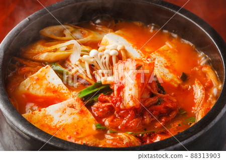 kimchi hot pot  88313903