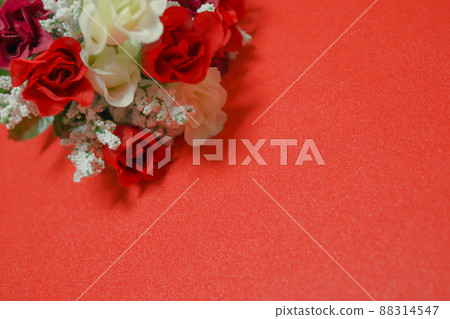 Red and white rose arrangement 88314547