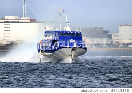 令人振奮 !! Sprinting Cruise ... 在東京港運行的噴氣箔 88315526