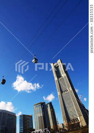A view of Yokohama Minatomirai through the ropeway "YOKOHAMA AIR CABIN" 88315535