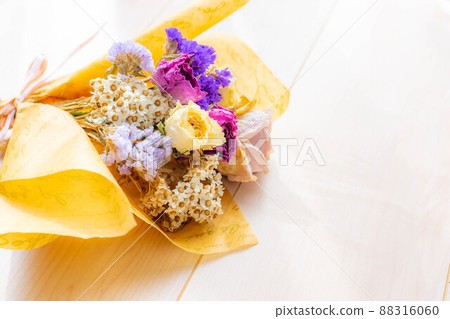[Wallpaper material] Bouquet of dried flowers [Background material] 88316060