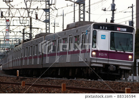 [Z] Tokyo Subway Hanzomon Line 8000 series (Tobu Isesaki Line direct) 88316594