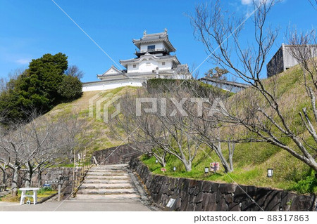 [Kakegawa City, restored and reconstructed with a wooden structure] 88317863
