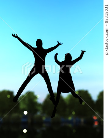 Male and female silhouettes that jump up and rejoice 88318031