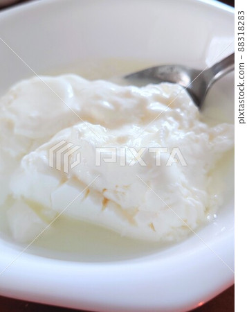 Yogurt plain 3 Yogurt plain 3 88318283