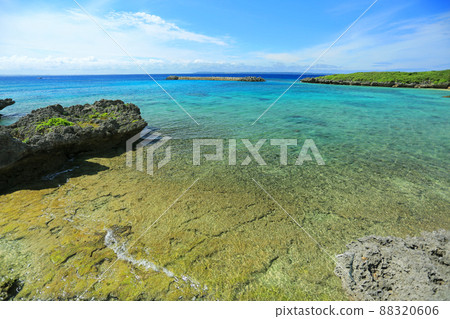 透明度出眾的大海沖繩池間島 88320606