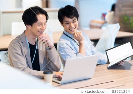 商務辦公室工程師拍攝合作：WEEK柴大門（Sun Frontier Fudosan） 88321234