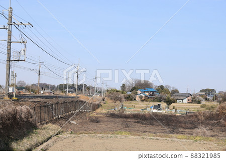 JR宇都宮線沿線的枯草火災痕跡 JR宇都宮線沿線的枯草火災痕跡 88321985