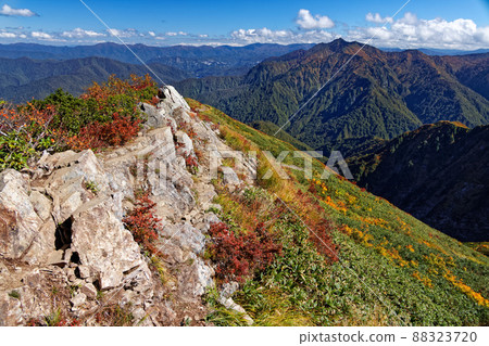 Mt. Arasawa seen from the Echigo-Komagatake mountain trail in autumn colors Mt. Arasawa seen from the Echigo-Komagatake mountain trail in autumn colors 88323720
