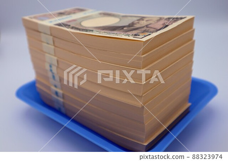 10 million yen on the tray 88323974