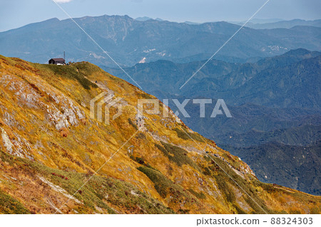 Echigo Komagatake Koma's hut and Mt. Sumon seen from the ridgeline Echigo Komagatake Koma's hut and Mt. Sumon seen from the ridgeline 88324303