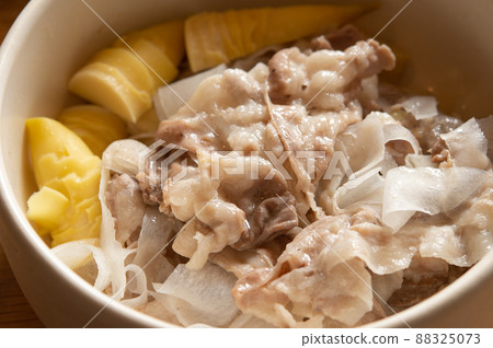 Steamed bamboo shoots and pork shabu-shabu Steamed bamboo shoots and pork shabu-shabu 88325073