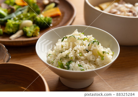 蘿蔔葉飯熱菜桌 蘿蔔葉飯熱菜桌 88325284
