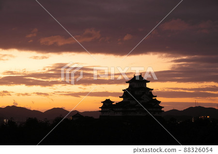 Himeji Castle silhouette 88326054
