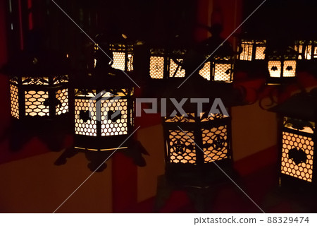 春日大社的燈籠 88329474