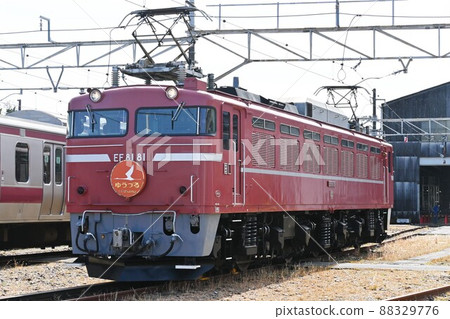 EF81型電力機車張貼臥舖特快Yuzuru的頭部標記 88329776