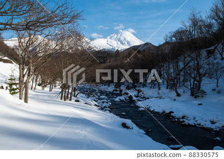 Shiretoko in winter Iwaobetsu River and Shiretoko Mountain Range (Hokkaido, Shari Town, Iwaobetsu) 88330575