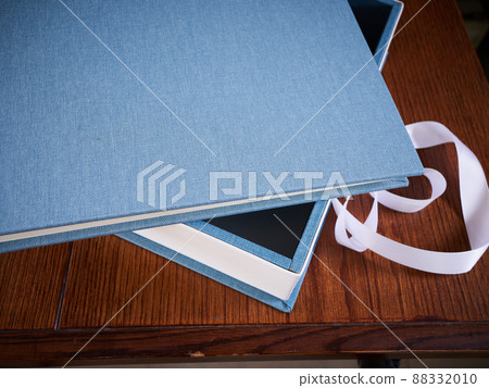 hancrafted wedding book 88332010