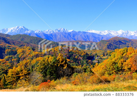 Beautiful Northern Alps: Autumn leaves in Shinshu: Mountain village of autumn leaves 88333376