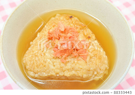 烤三文魚飯糰茶泡飯 88333443