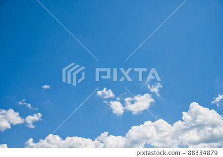 [Osaka] August / Midsummer blue sky and white clouds 88334879