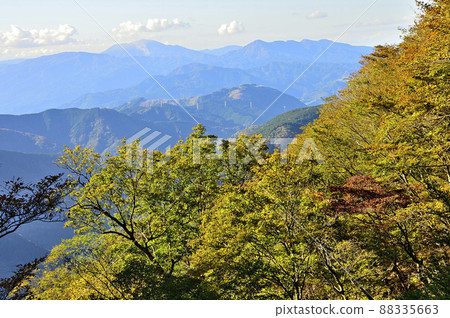 Tanzawa's Ishitana mountain ridge, Mt. Hakone in the mountains of autumn colors Tanzawa's Ishitana mountain ridge, Mt. Hakone in the mountains of autumn colors 88335663