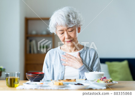 有厭食症的資深婦女 88335868