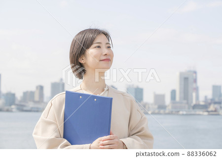 美麗的女人商業場景 88336062