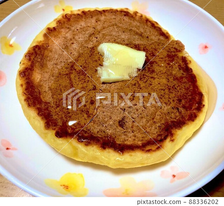 熱蛋糕加黃油和蜂蜜 88336202