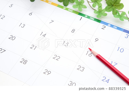 Calendar and red pencil 88339325