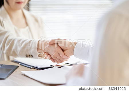 Asian business person who closes a business and shakes hands Asian business person who closes a business and shakes hands 88341923
