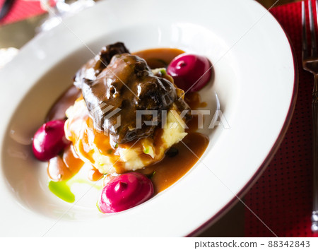 beef cheek with mashed potatoes and currant oil beef cheek with mashed potatoes and currant oil 88342843