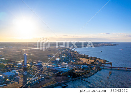 Asahi of Kasumigaura in winter and Kasumigaura Ohashi (Ibaraki Prefecture) Asahi of Kasumigaura in winter and Kasumigaura Ohashi (Ibaraki Prefecture) 88343952