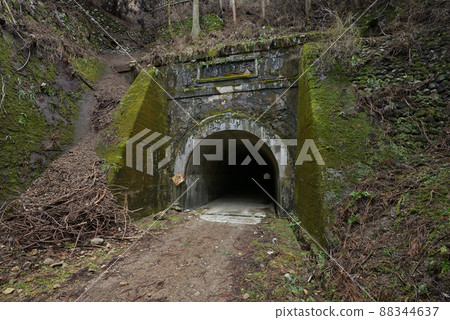 Tentsuji Tunnel (Gojo City, Nara Prefecture) Tentsuji Tunnel (Gojo City, Nara Prefecture) 88344637