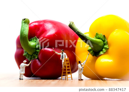 Painters coloring bell pepper. Macro photo 88347417