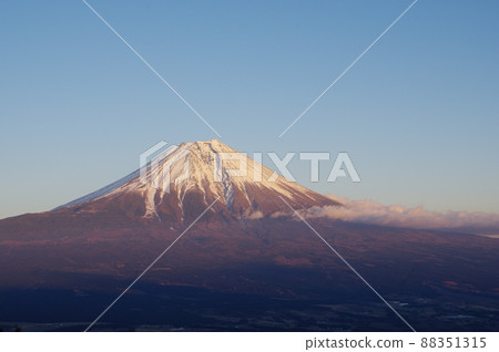 從富士宮市井之頭眺望富士山和朝霧高原的夜景 88351315