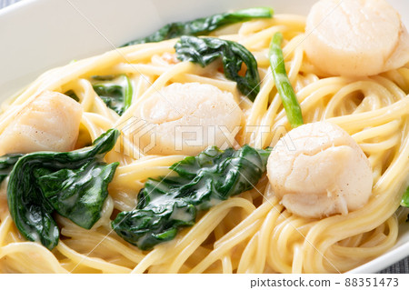 Scallop and spinach cream sauce pasta up. Scallop and spinach cream sauce pasta up. 88351473