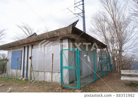 A hut on the summit of Mt. Kamine (Hitachi Alps) 88351982
