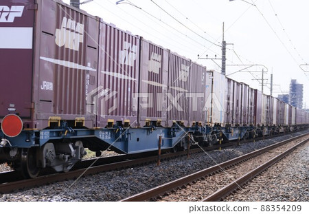 A container train towed by EH500 Kintaro running on the JR Utsunomiya Line A container train towed by EH500 Kintaro running on the JR Utsunomiya Line 88354209