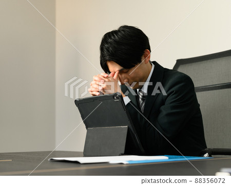 在會議室開會的商務人士 88356072