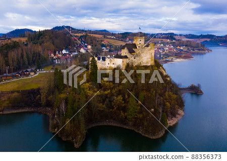 View of Niedzica Castle, Poland 88356373