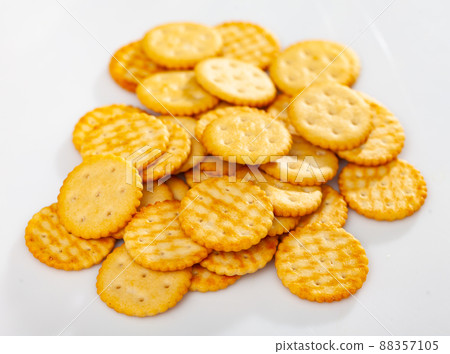 Appetizing crackers on a white background 88357105