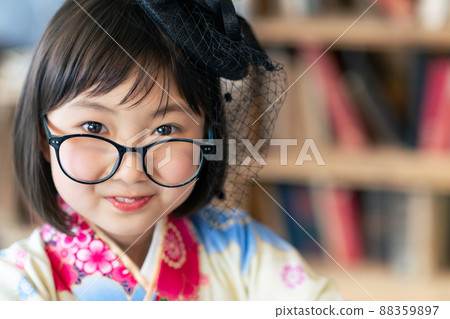 Girl in kimono commemorative photo half adult ceremony Shichigosan photo studio 88359897