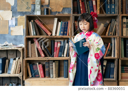 女孩讀書紀念照半成人禮七五山影樓 女孩讀書紀念照半成人禮七五山影樓 88360031